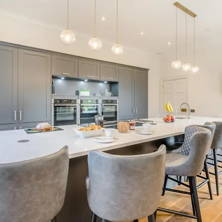 4 Bed In Oc-e34641 Vakantiehuis